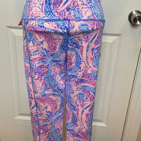 Lilly Pulitzer Pink Blue Maybe Gator Weekender Crop Leggings NWT, Size L - Picture 1 of 4